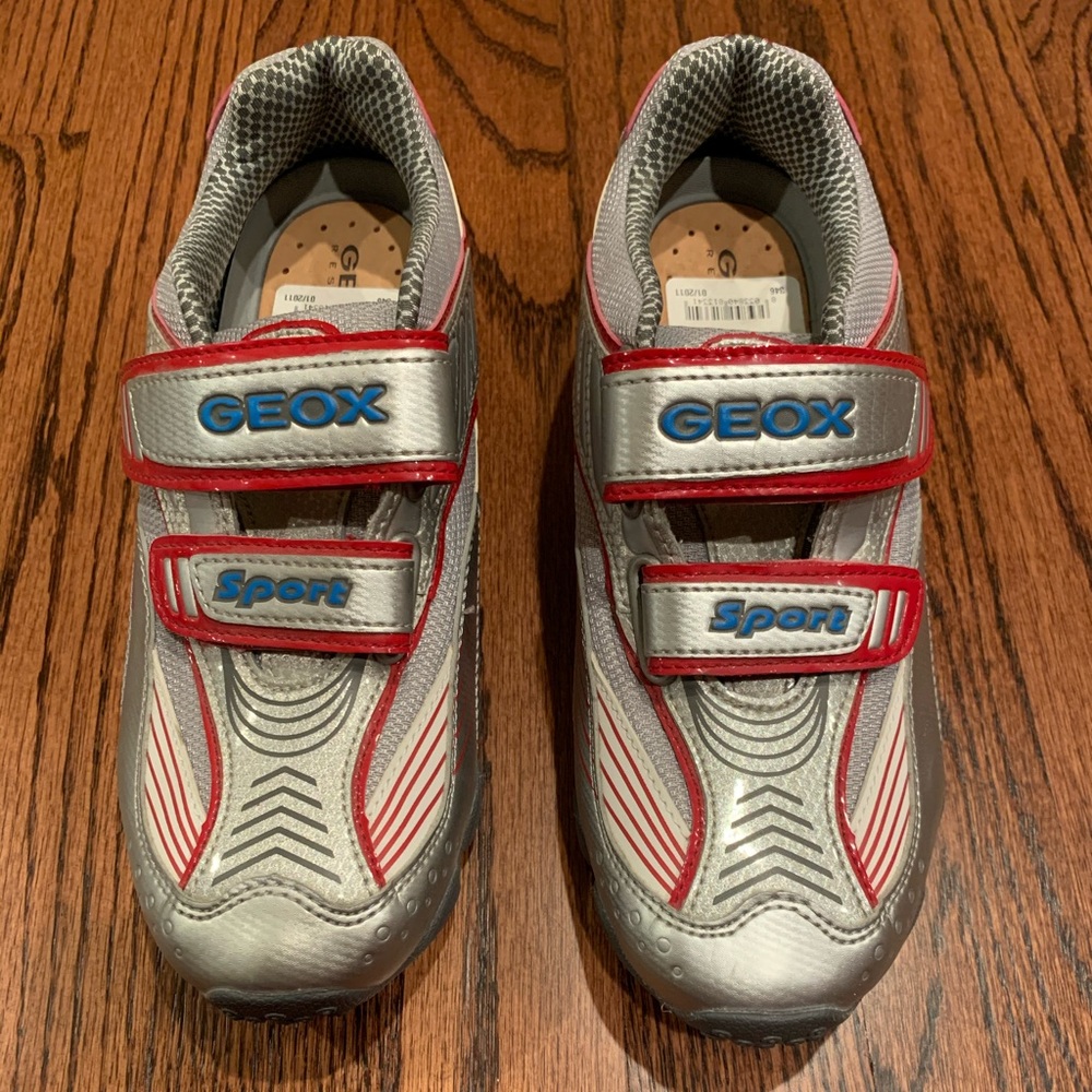 NEW Geox Sneaker
